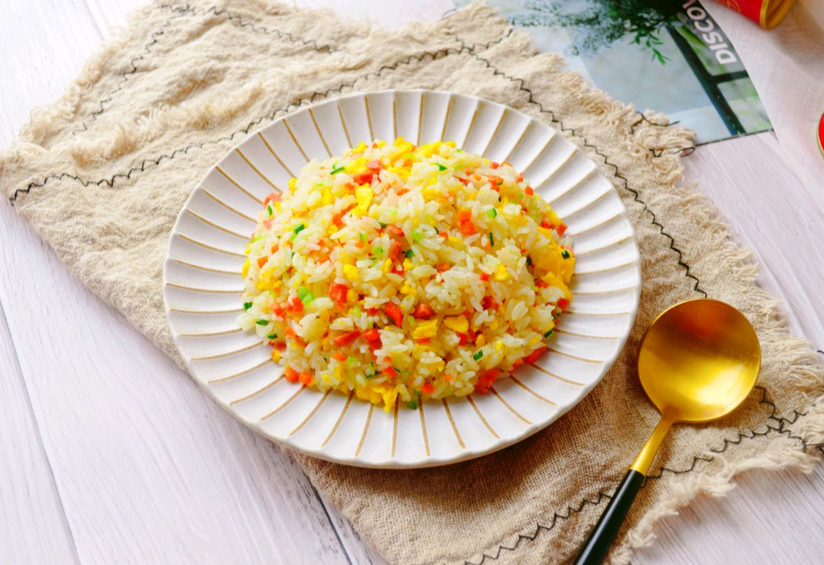 Yangzhou Fried Rice (Simple Version 扬州炒饭)