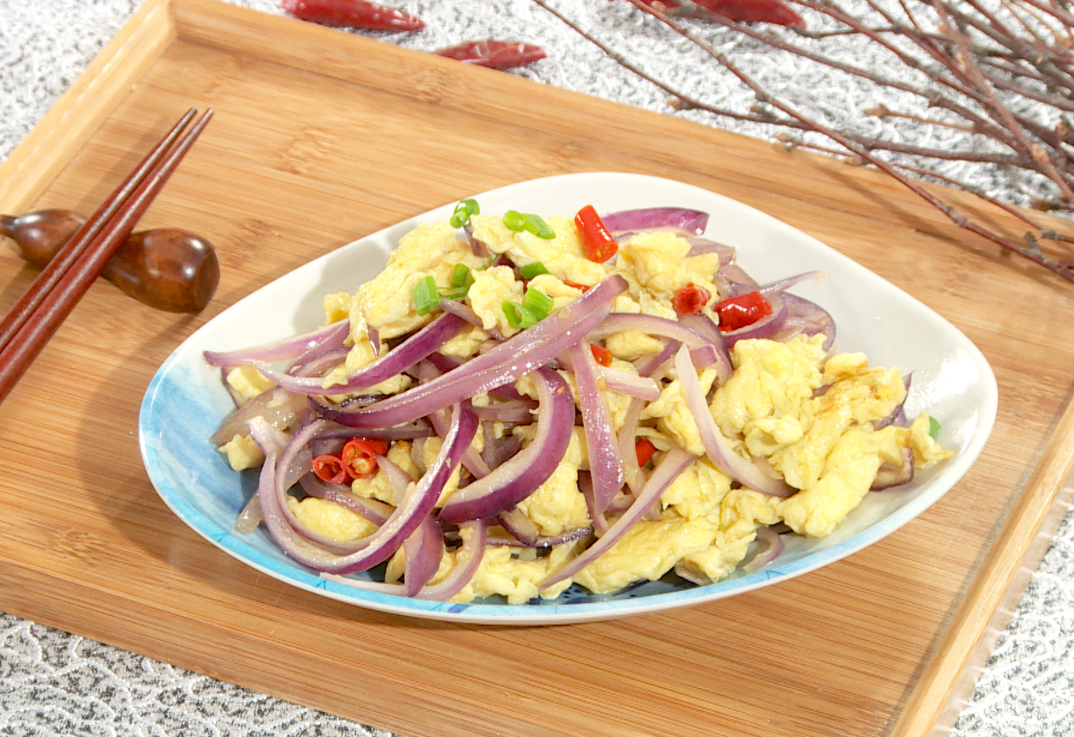 Stir-Fried Eggs with Onions