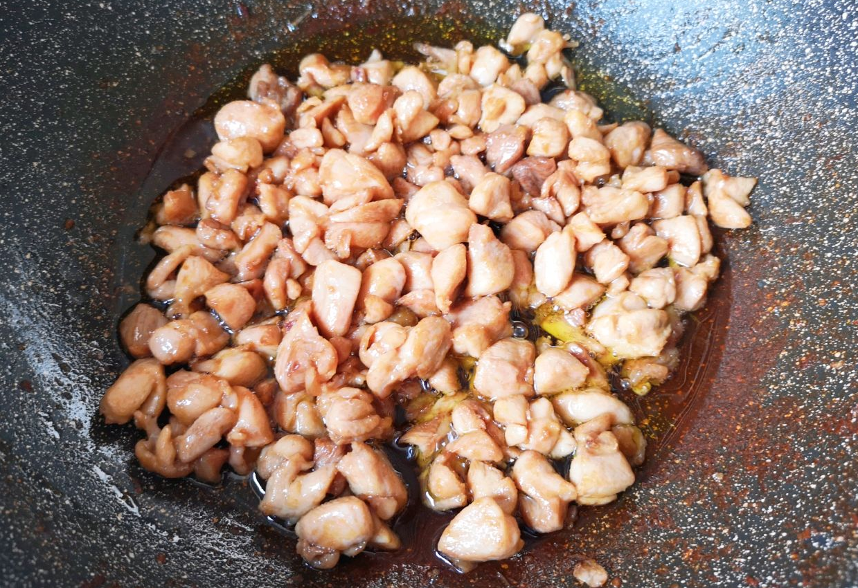 Fry marinated chicken thighs until golden brown, fry again briefly for crispiness.