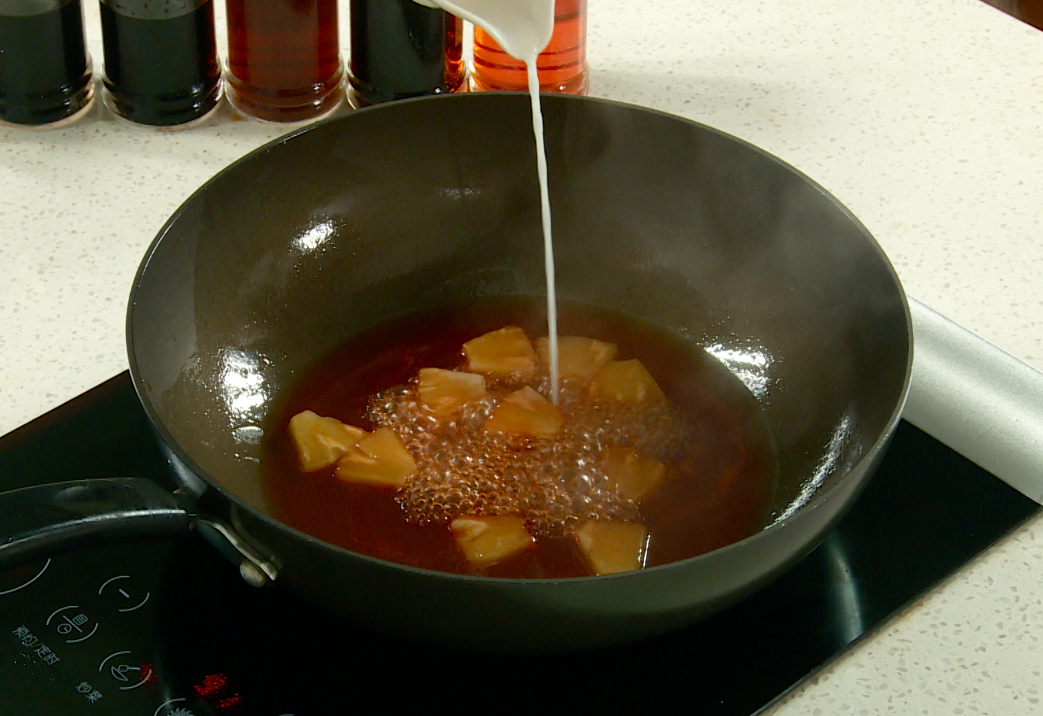 Thicken sweet and sour sauce with pineapple in 3 stages for ideal consistency.