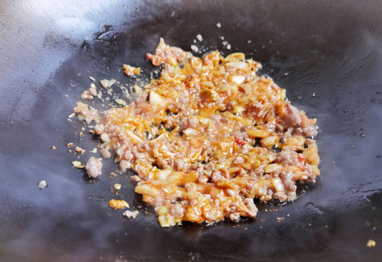 Pan-fry beef with kimchi for a flavorful dish.