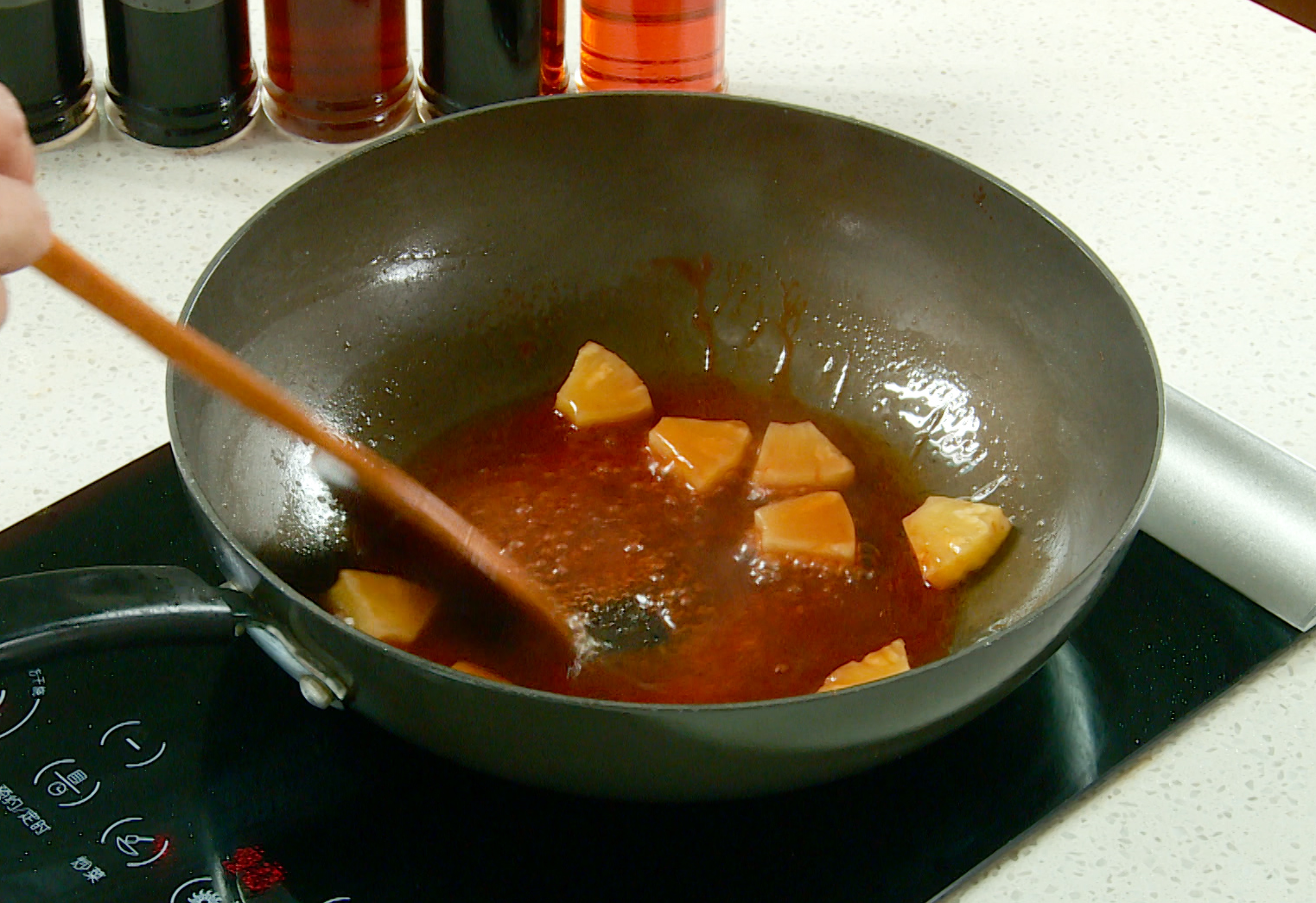 Combine cooked pineapple, sauce, water-cornstarch, fried pork, peppers, and onion in wok. Stir until coated and heated.