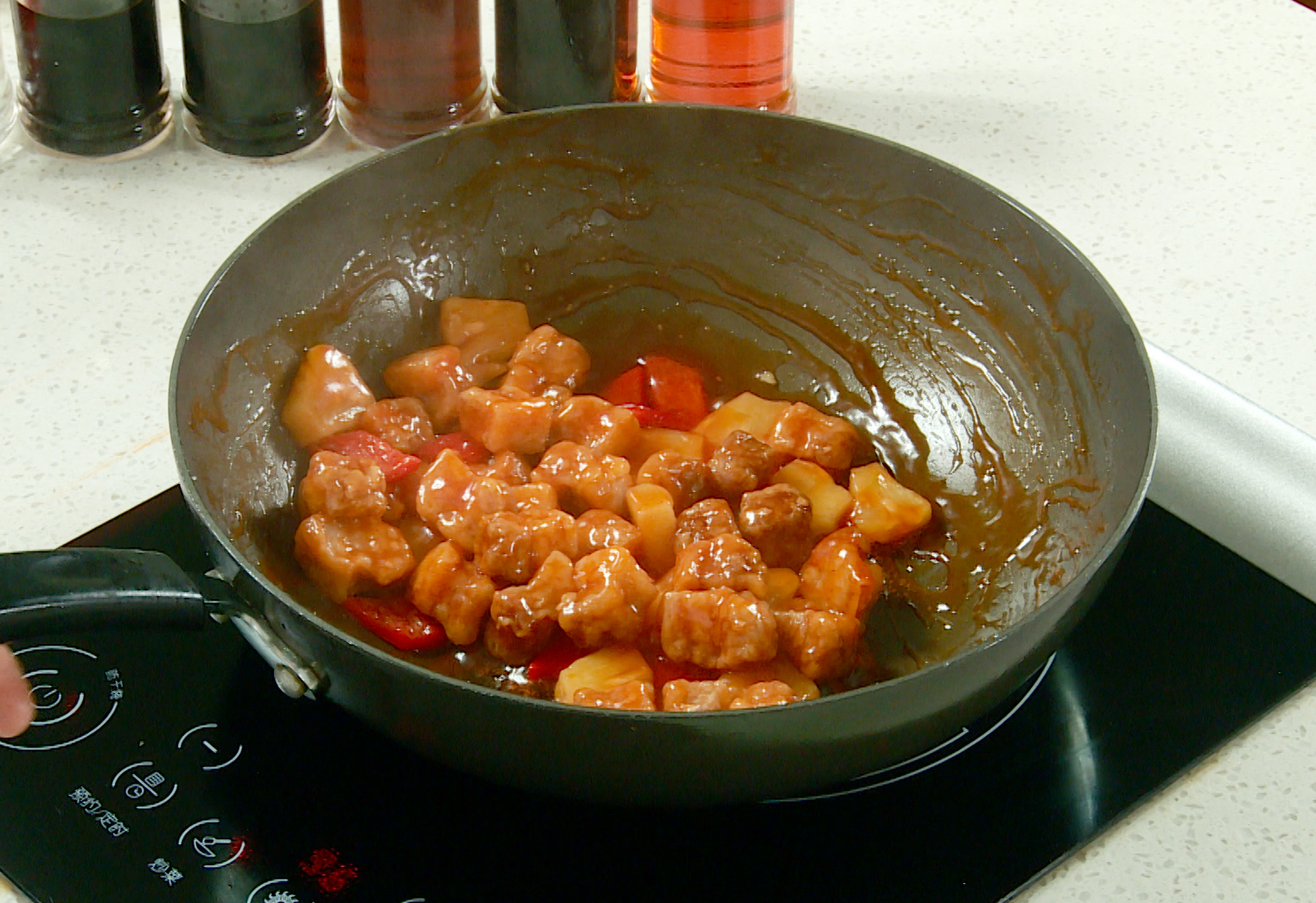 Drizzle sesame oil and transfer to serving plate.