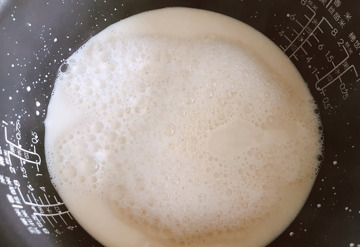 Cool soy milk to 80°C before adding to glucono delta-lactone in rice cooker for douhua.