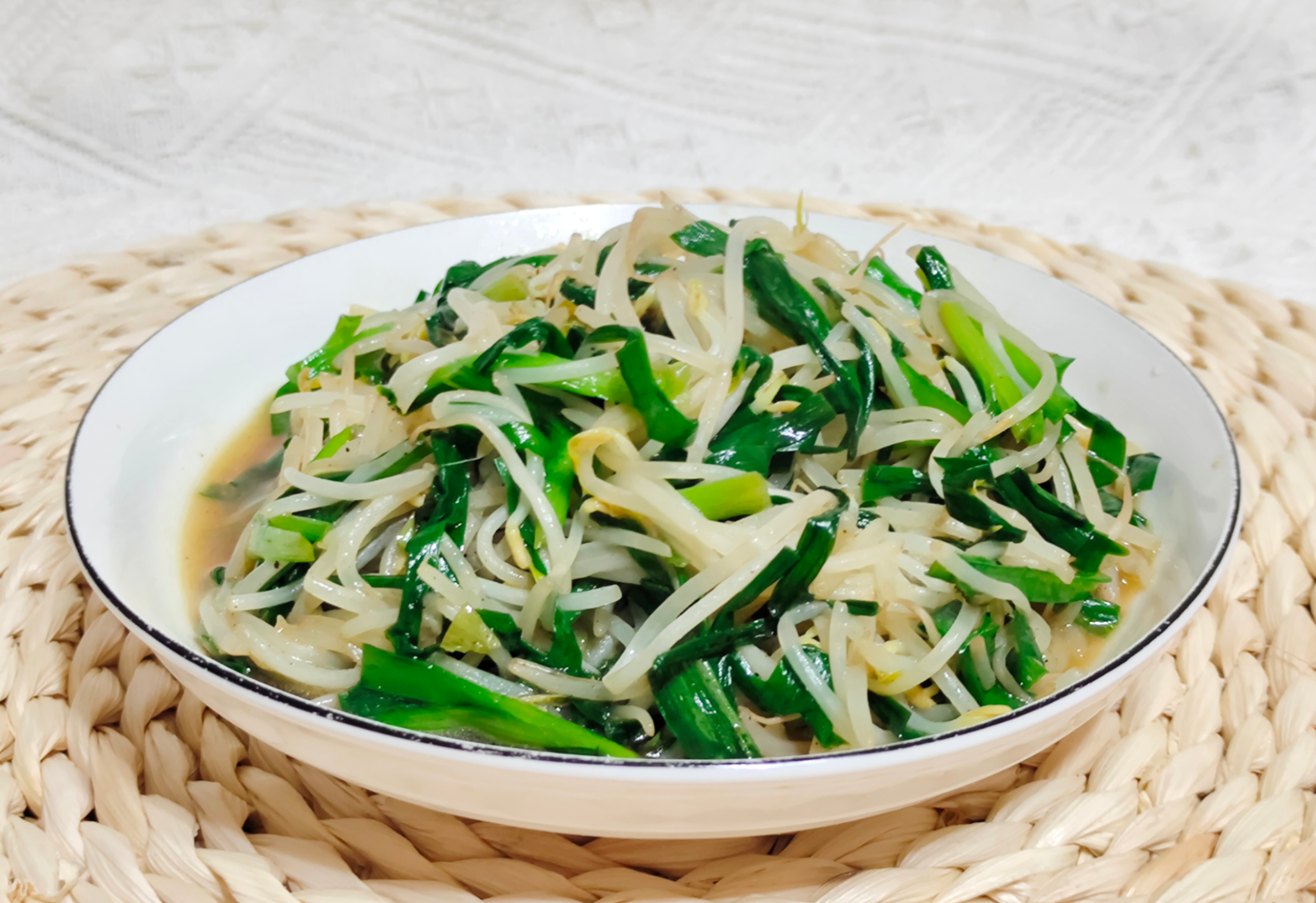 Delicious Mung bean sprouts Stir-Fry