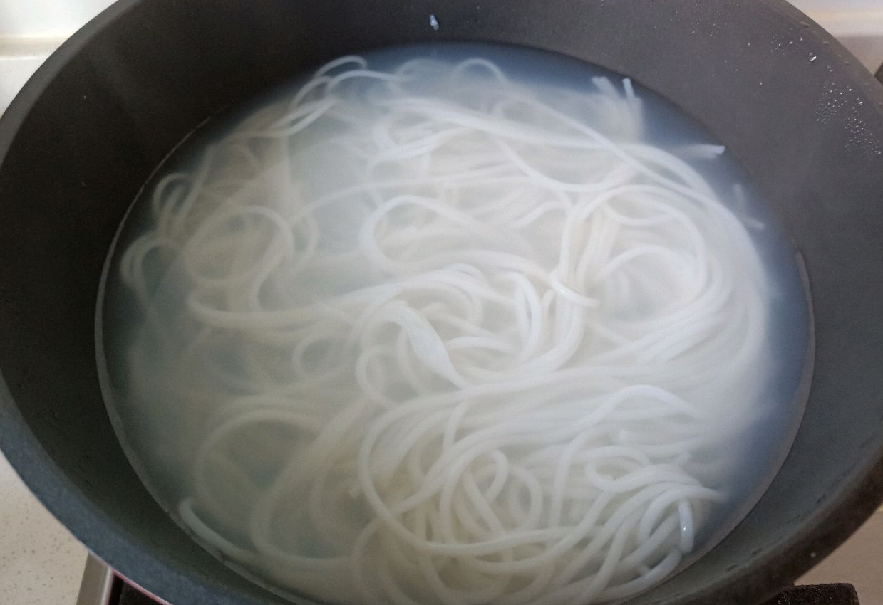 Boil water, add rice noodles, simmer for 10 minutes. Tips on avoiding oversoftening.