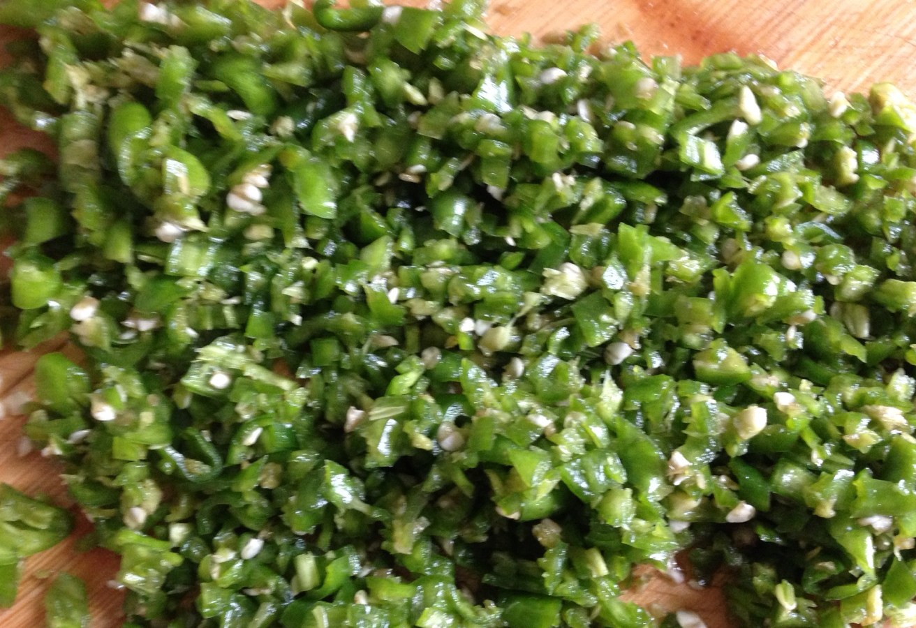 Chop green bell pepper into small pieces.