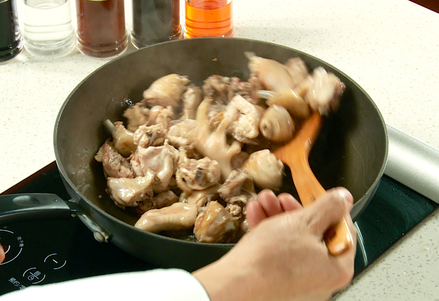 Instruction to make stir-fry chicken: Heat oil, add chicken pieces, stir until they change color.