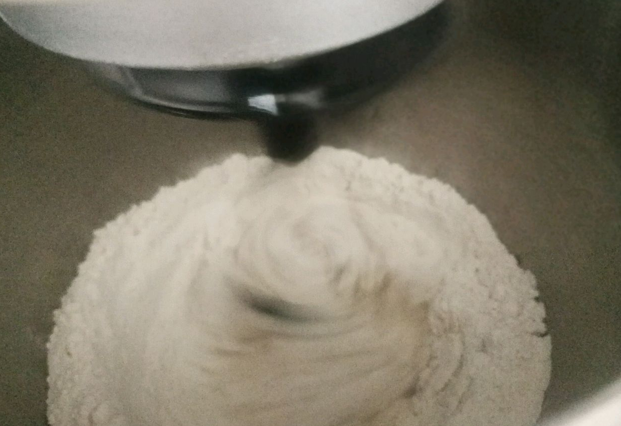 Add diluted saltwater to flour, knead into dough, let rest. Use cool saltwater to prevent stickiness.