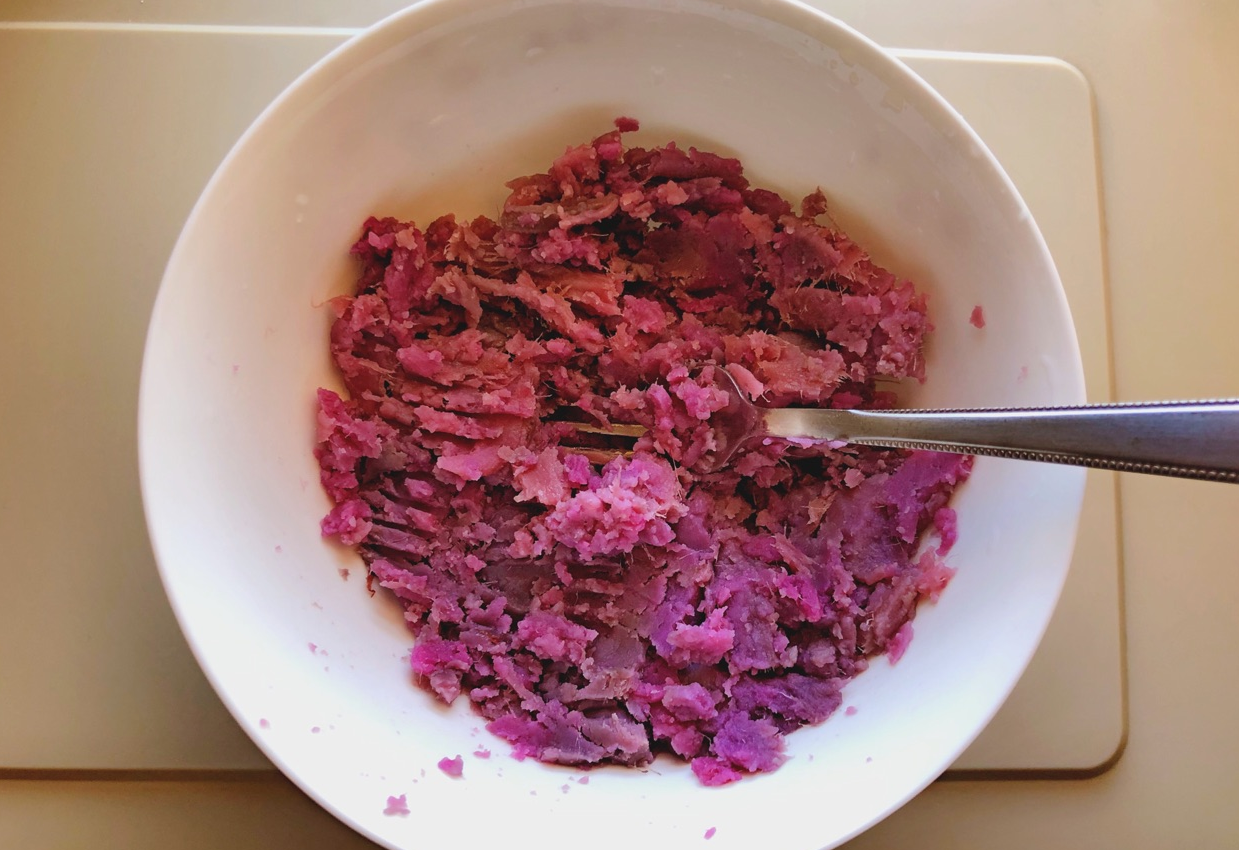 Make purple sweet potato paste by mashing 200 grams with a fork.