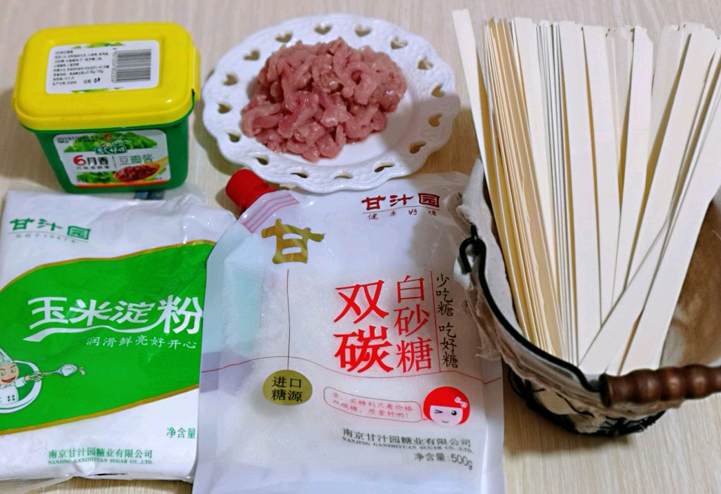 Clean ingredients, slice pork belly into strips for later use.