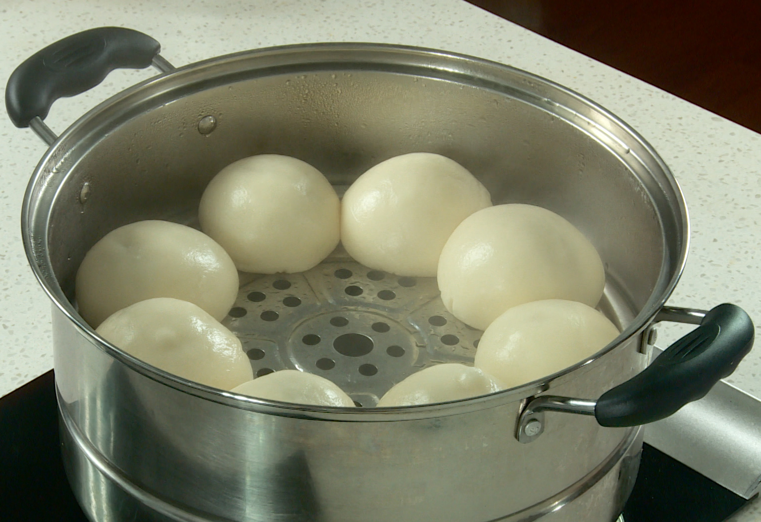 Steam buns for 15 minutes, then let sit for 5 minutes before opening the lid.