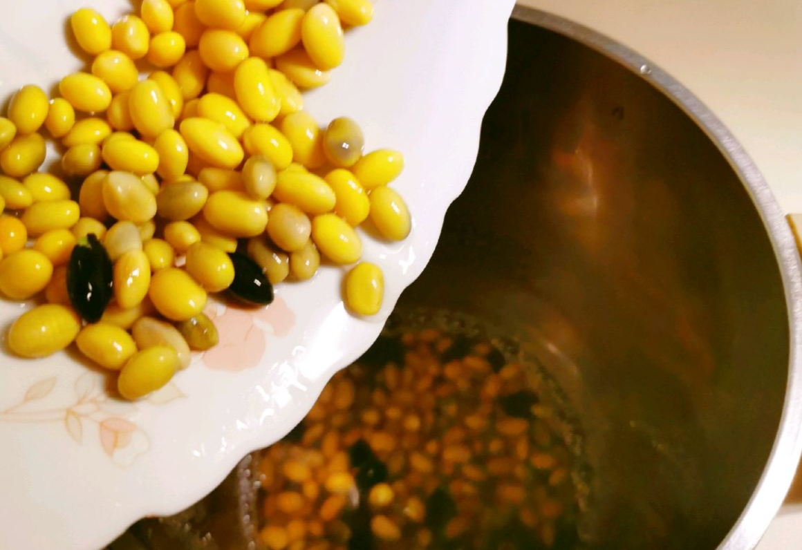 Add soaked beans to soy milk maker container.