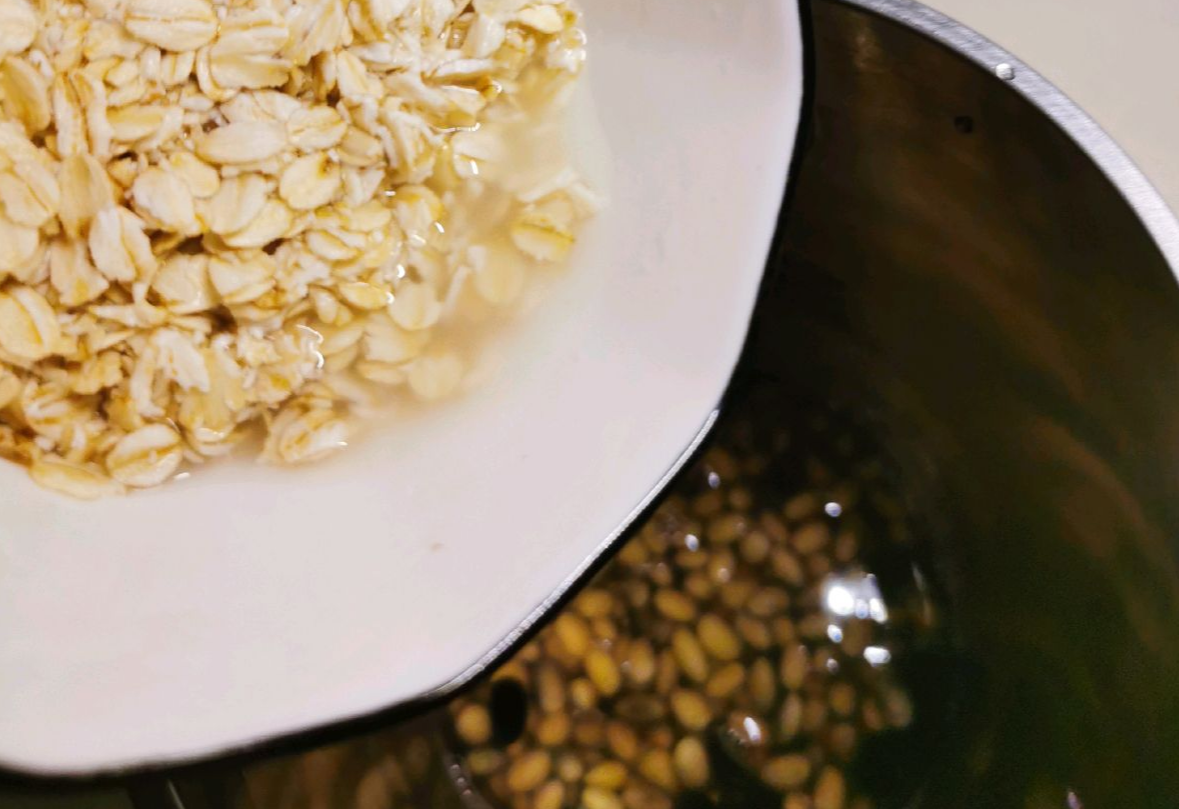 Rinse oats, pour into soy milk maker - a simple recipe tip.