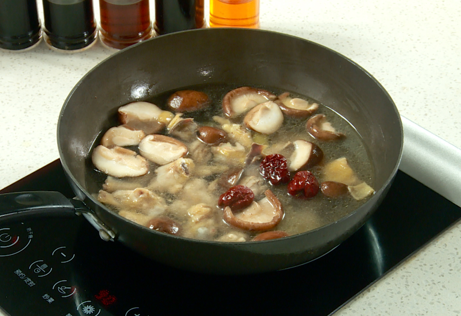 Add seasonings: 1 tbsp cooking wine, water to cover (halfway), and 3 red dates.