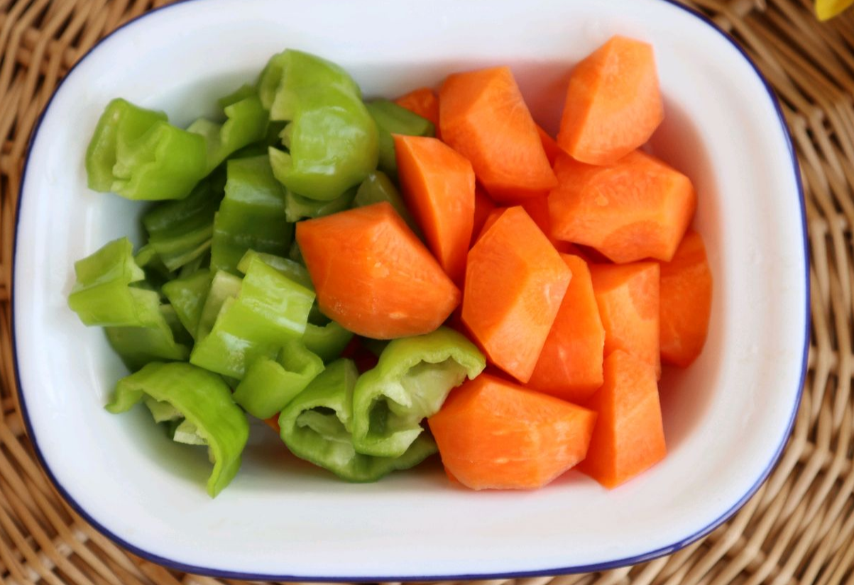 Prepare ingredients, wash, and dice carrots and green peppers.