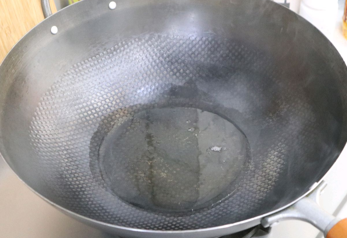 Heat oil in a pan after 20 minutes.