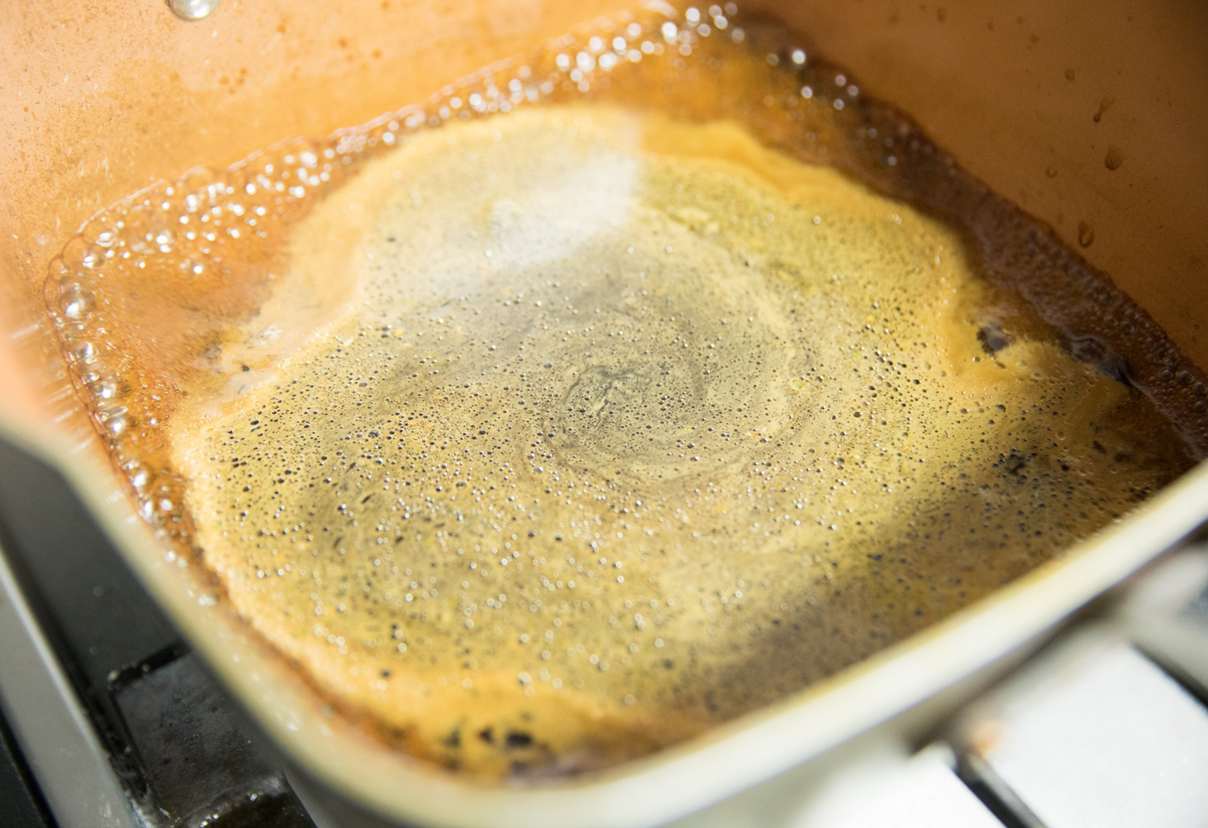 Add pre-mixed vinegar sauce & remaining fish broth to pot with cooked fish. Boil mixture.