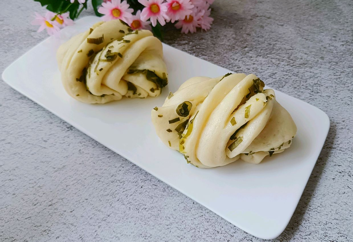 Steamed Scallion Rolls（葱油花卷/HUA JUAN）