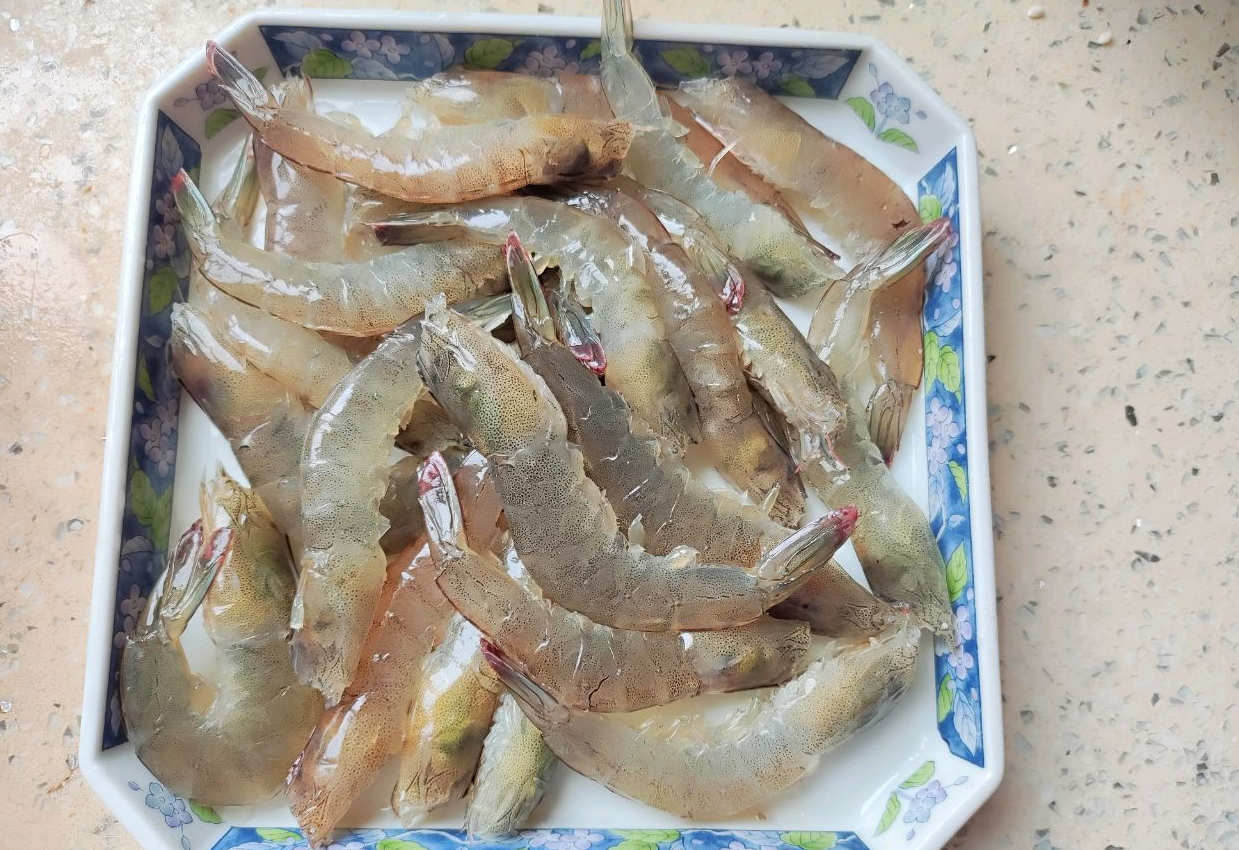 Clean jumbo shrimp and set aside on a plate for later use.