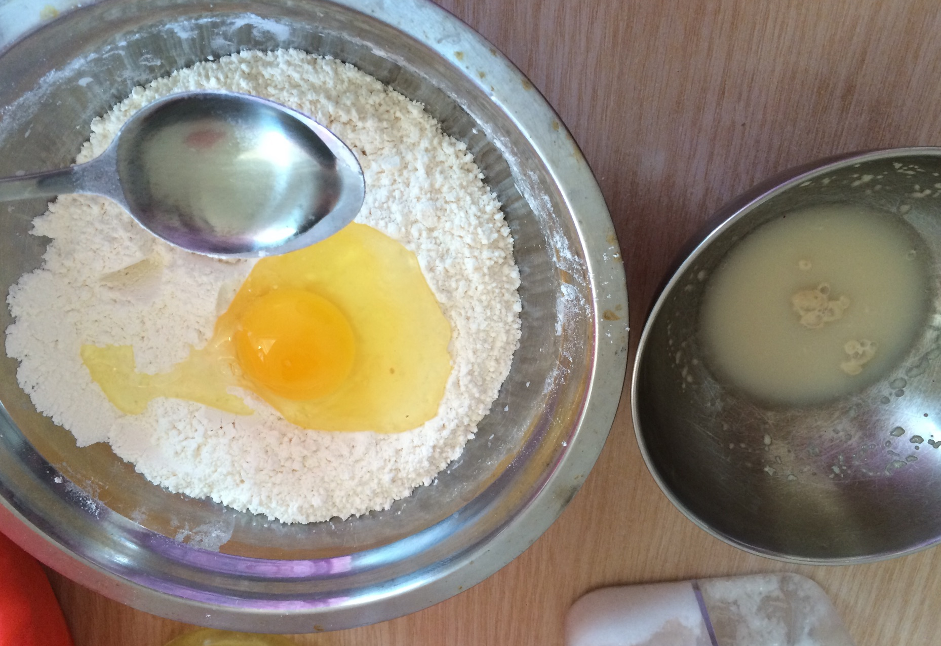 Combine flour, oil, egg, salt, sugar, yeast powder. Gradually add warm water to form soft dough.