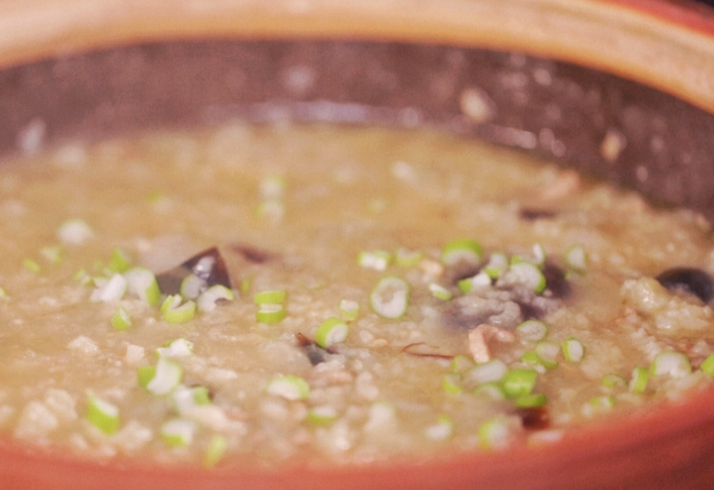 Cover and let congee sit for 5 minutes after cooking for thicker consistency. Add green onions before serving.