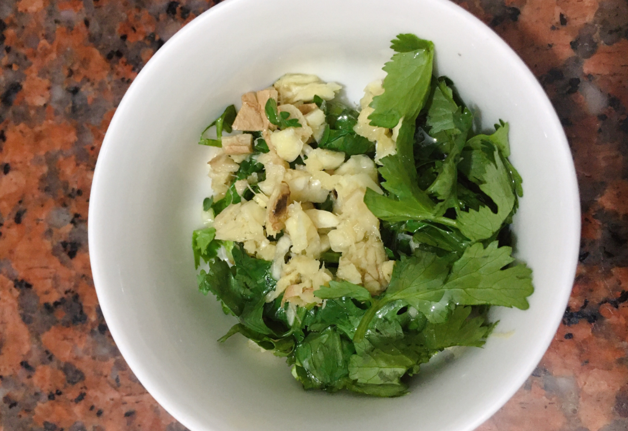 Prepare 30g cilantro, 10g garlic, and 10g ginger by chopping finely.