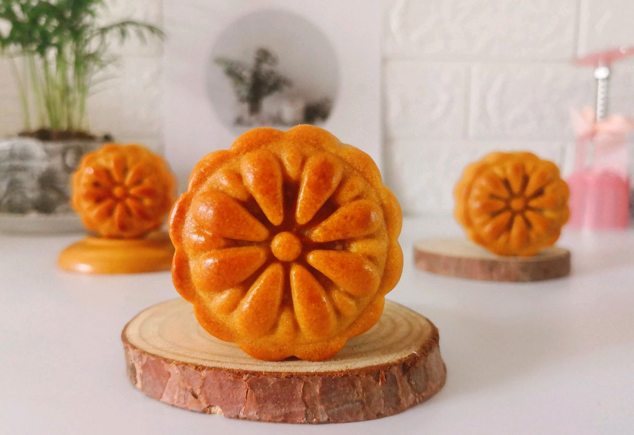 Lotus Seed Paste Mooncake Recipe