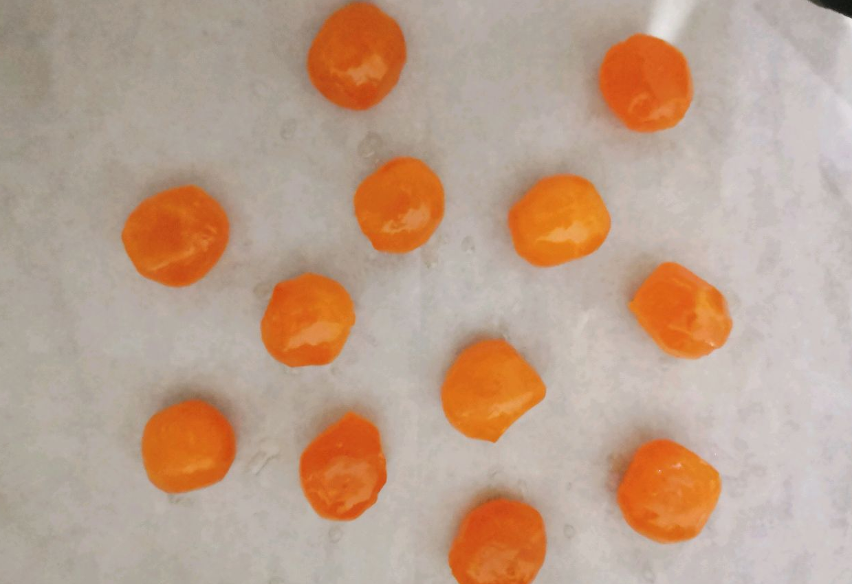 After soaking, coat salted egg yolks in high-proof liquor and bake.