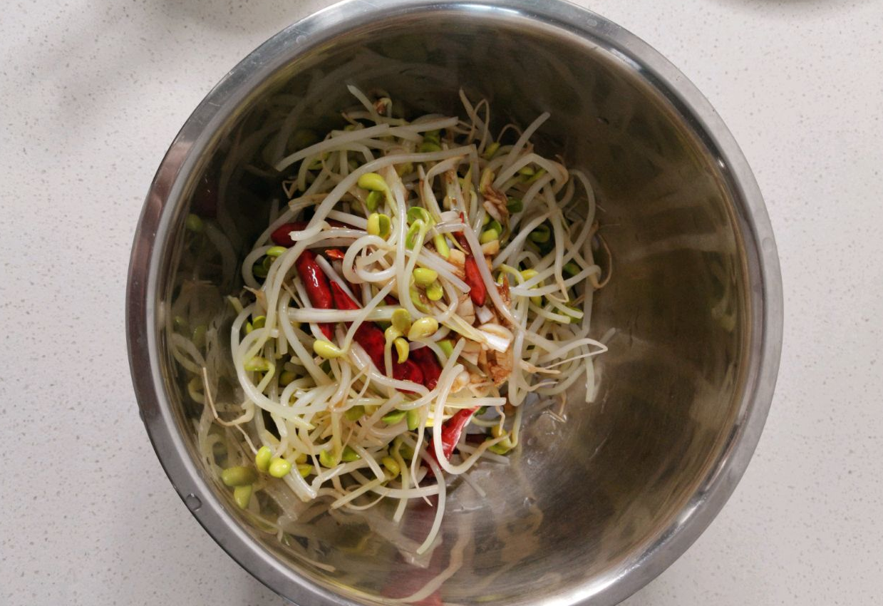 Coat soybean sprouts evenly with seasoning mixture in bowl.