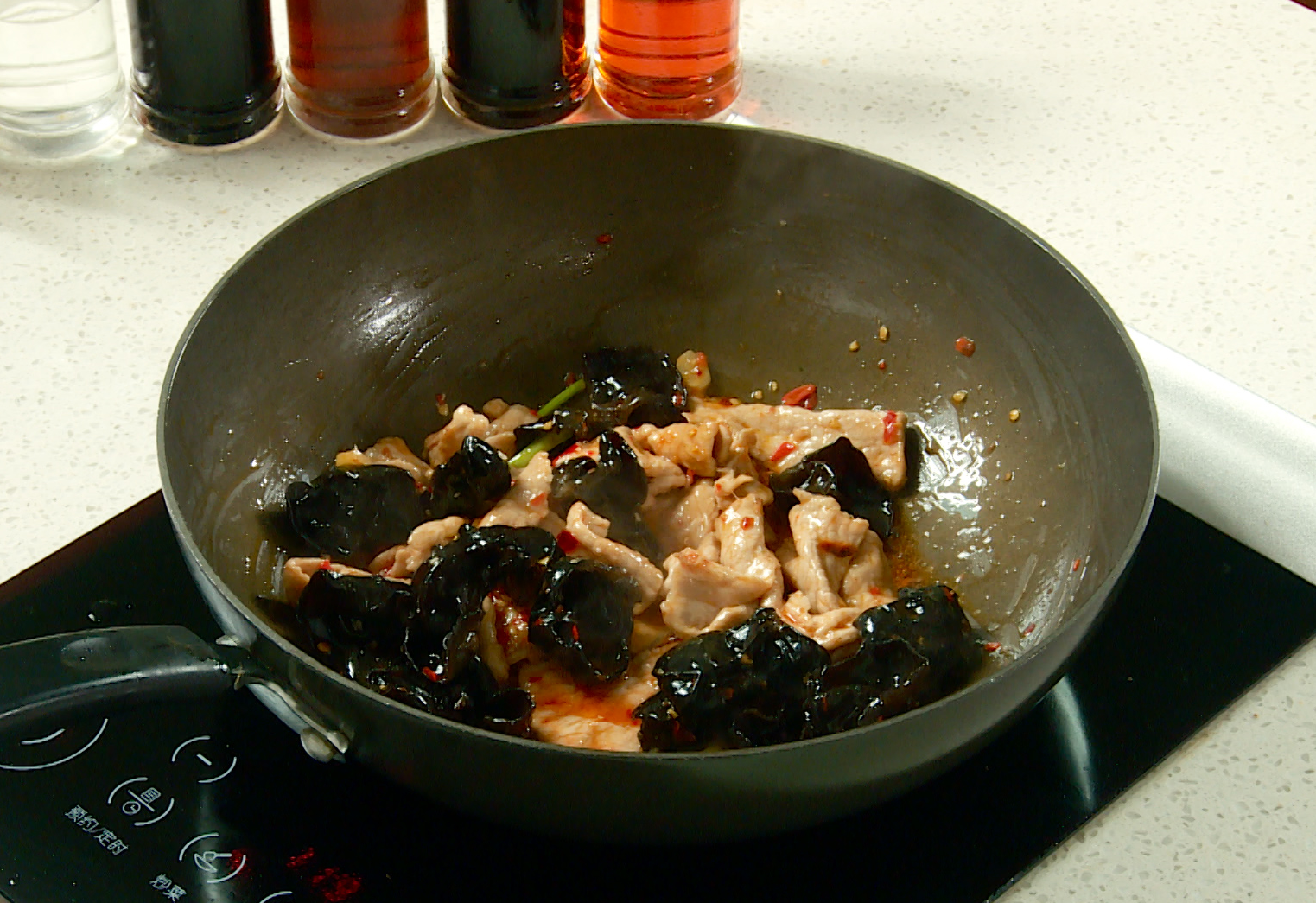 Add soaked wood ear mushrooms to the pan and stir-fry until mixed.