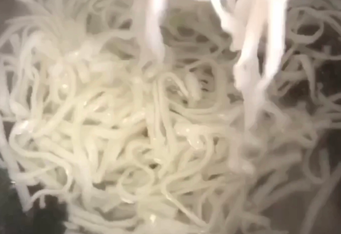 Boil water, add rice noodles for 1 minute, then remove.