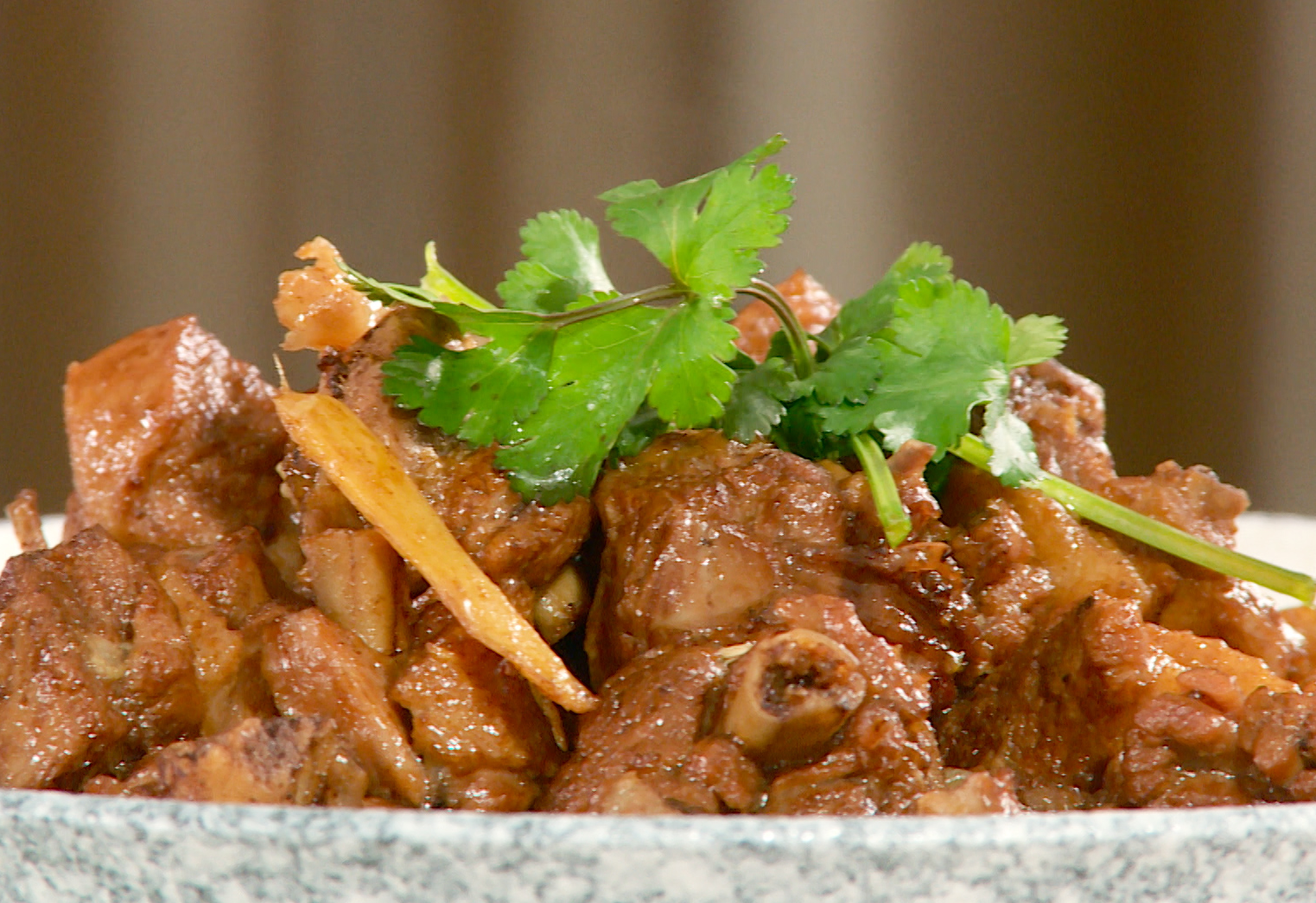 Serve the duck pieces on a plate once the sauce thickens.