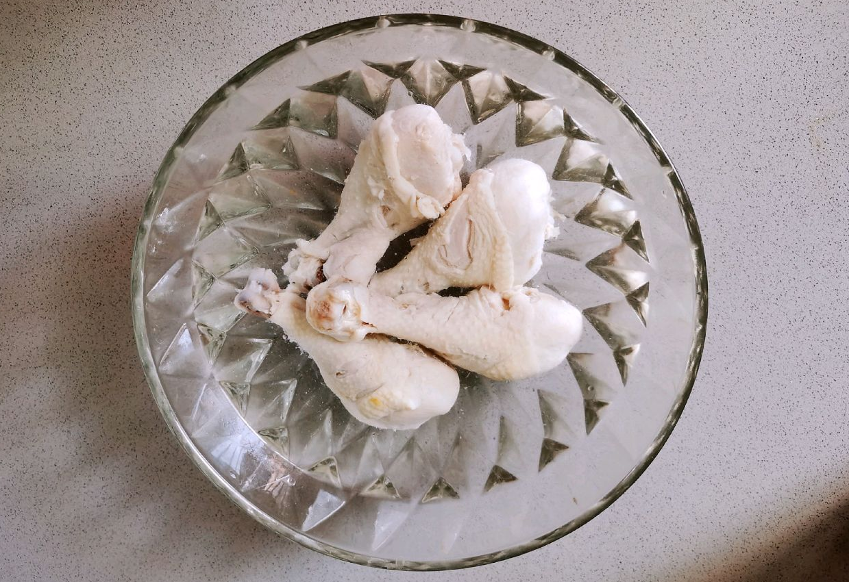 After 15 minutes, cool boiled chicken thighs in ice water. Use chilled boiled/bottled water.