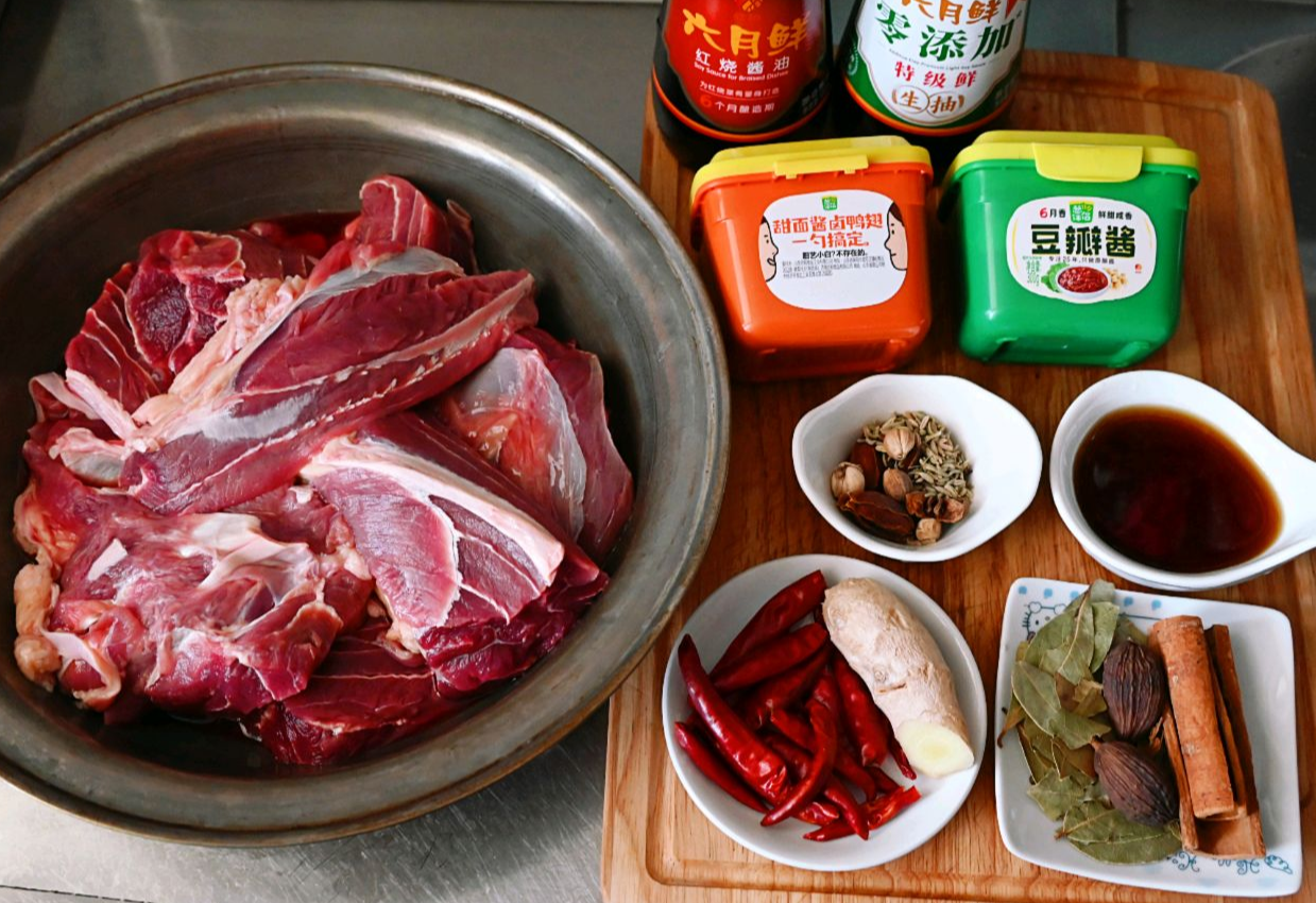 Cut beef shank into 8 pieces of similar size for cooking.