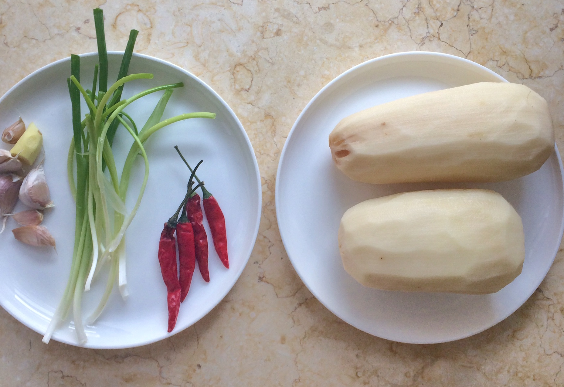 Clean and peel 500g of lotus root after prepping and washing ingredients.