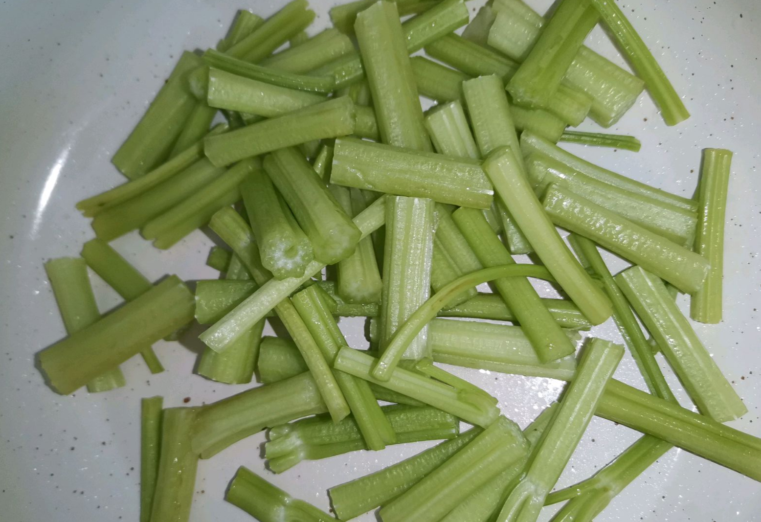 Add celery, stir-fry for 1-2 mins.