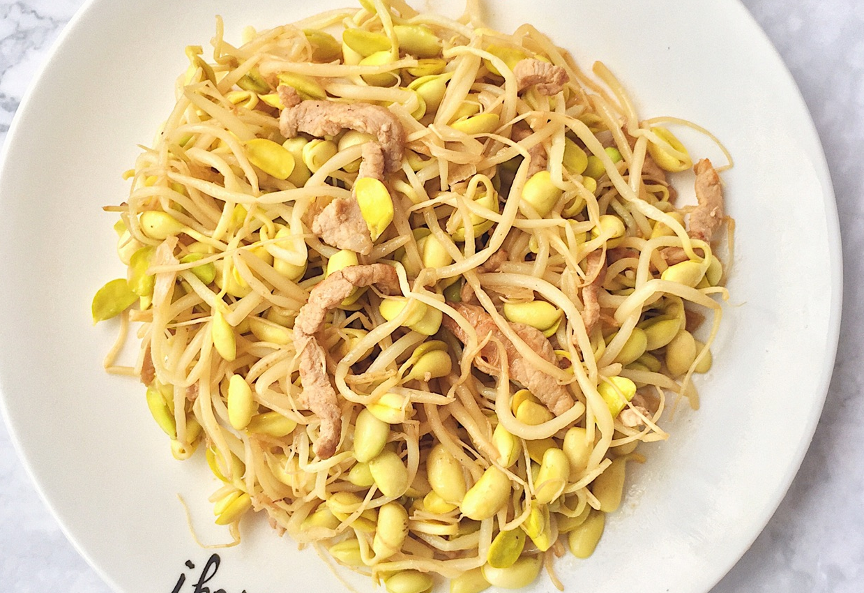 Stir-fried bean sprouts