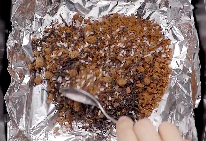 Mix rice, black tea leaves, and brown sugar, spread on foil in pot for smoking.