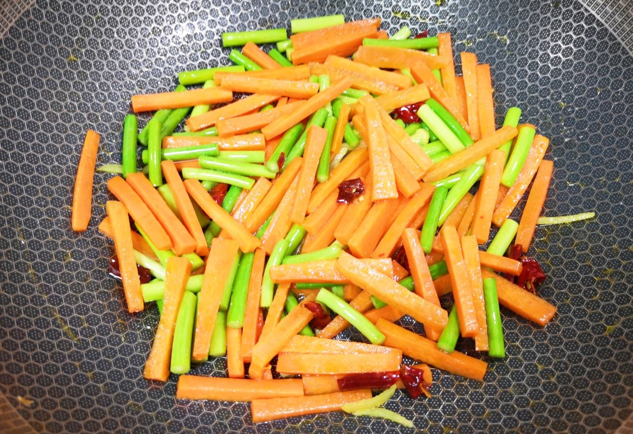 Mix vegetables thoroughly to evenly distribute seasoning.