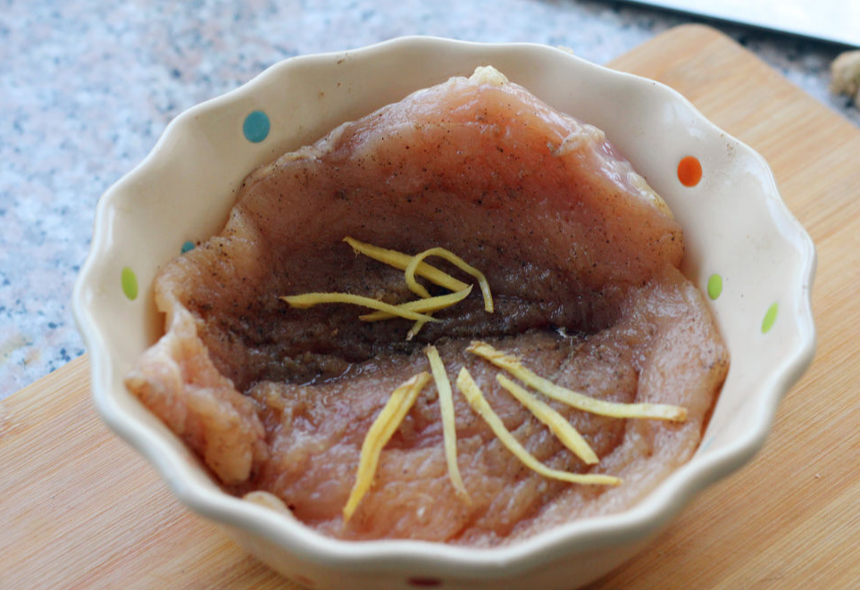 Marinate chicken breast with ginger strips for 30 minutes.