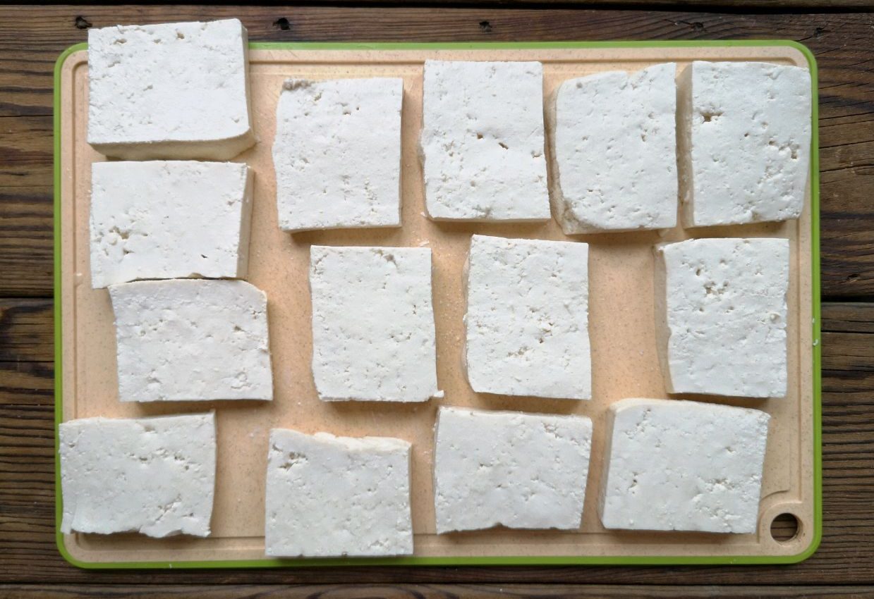 Slice 500g firm tofu into 1 cm thick pieces.