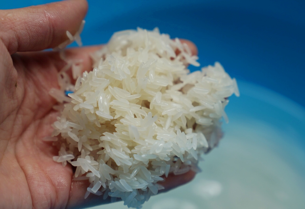 Soak 250g jasmine rice in water for 20 mins while chicken is cooking.