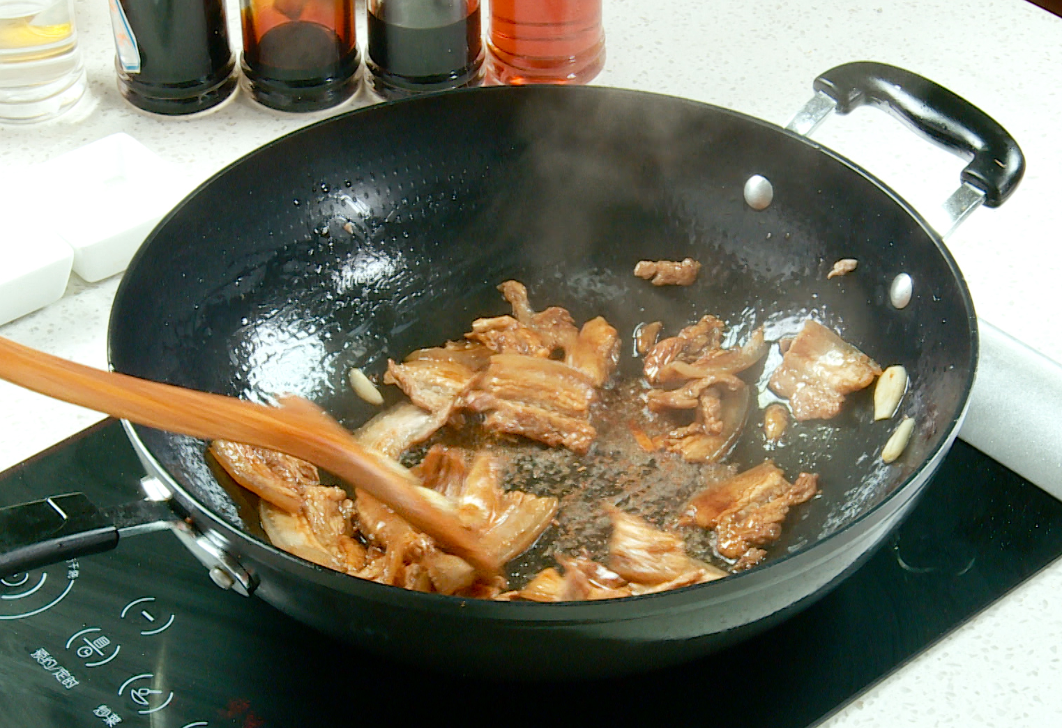 Season pork belly with light and dark soy sauce, cook until caramelized.