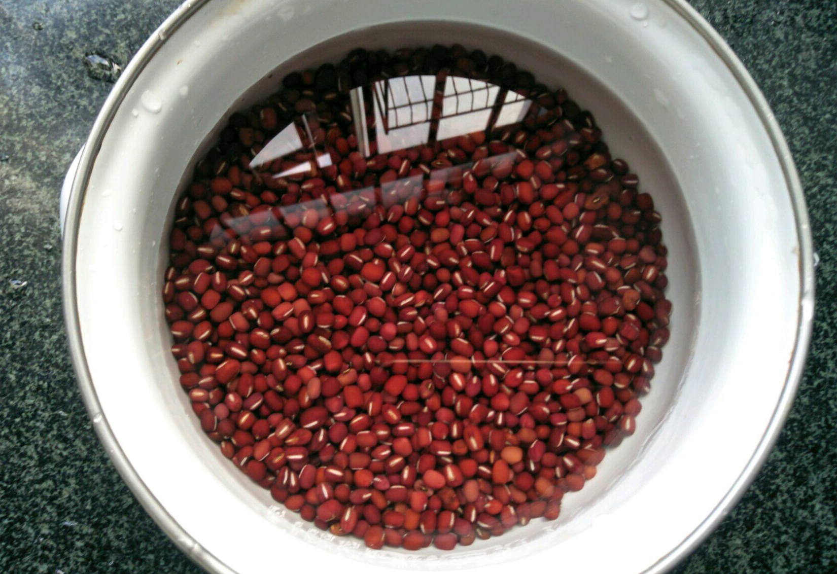 Soak 200g red beans overnight before cooking.