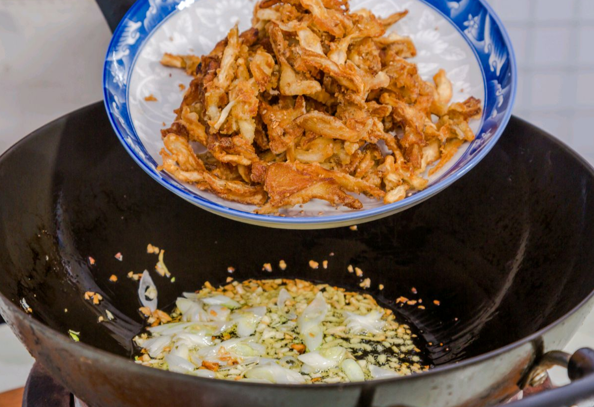 Sauté scallions, ginger, and garlic; add fried oyster mushrooms.