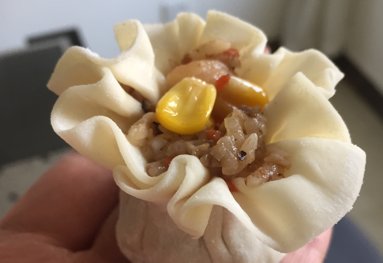 Instructions on how to assemble Shrimp Shumai dumplings and a helpful tip for beginners.