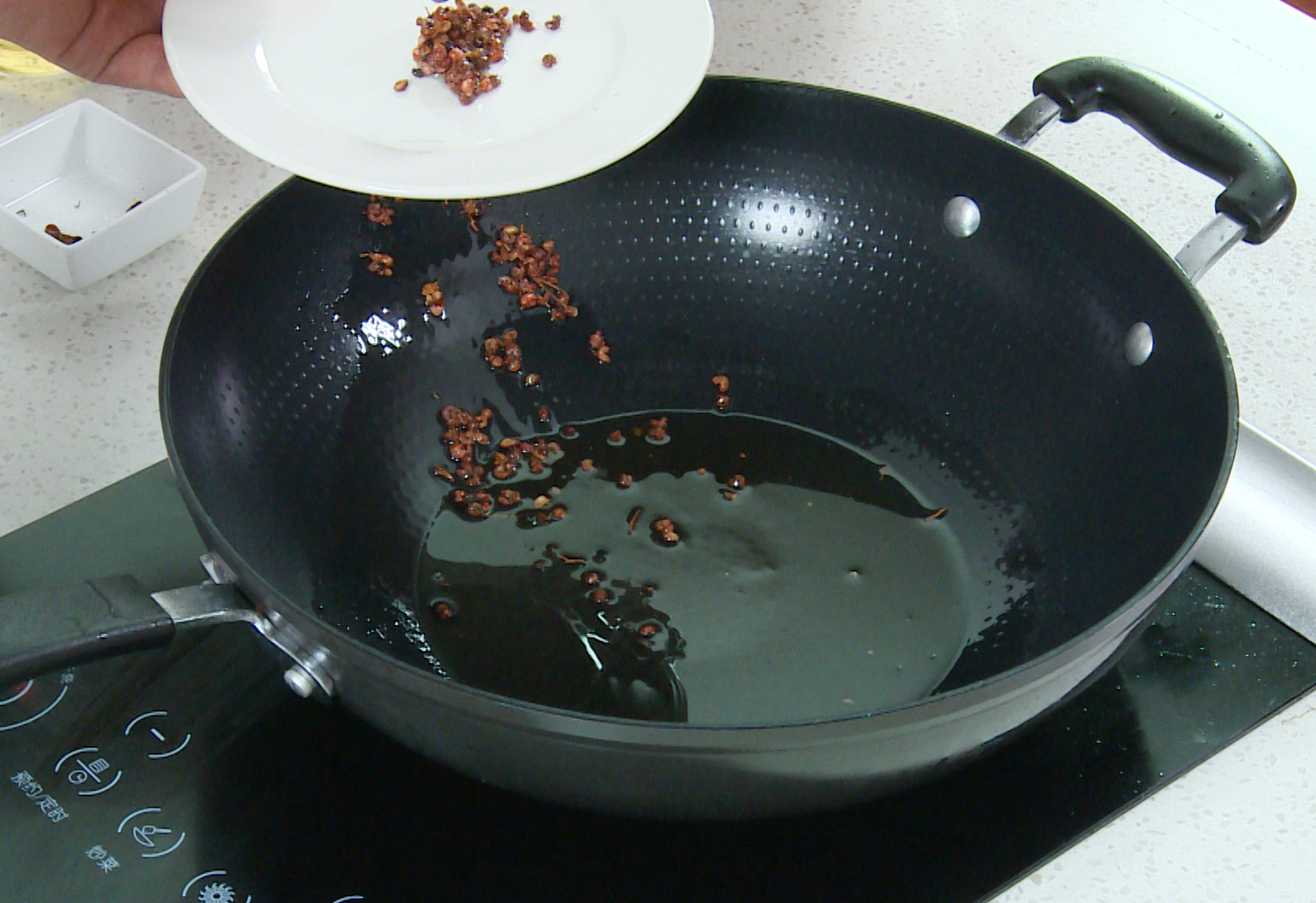 Recipe for making Sichuan Peppercorns Oil in a few simple steps.