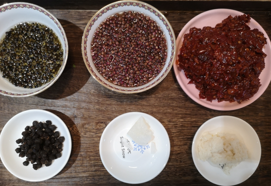 Recipe for Sichuan-style chili bean paste with peppercorns and fermented beans.