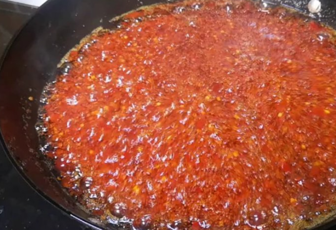 Add blended chili peppers to pot on medium heat, simmer on low for 15 mins.